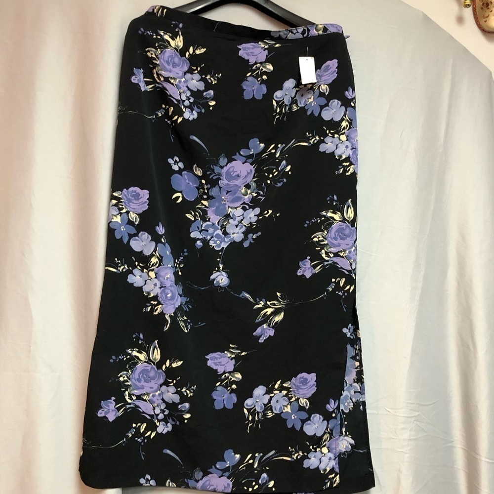 New with tags Leslie Faye, 16 haberdashery, black, purple cream, flowers, zipper